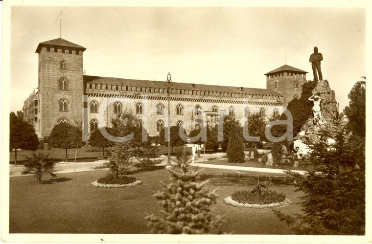 1936 PAVIA Facciata CASTELLO VISCONTEO e monumento a GARIBALDI *Cartolina FP VG