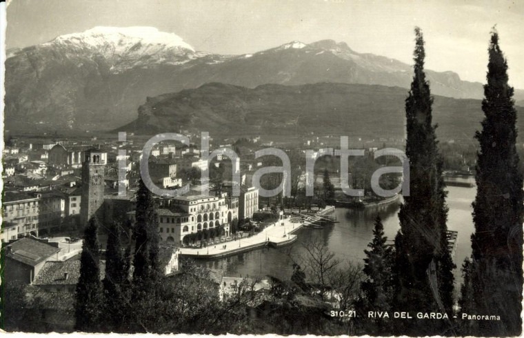 1956 RIVA DEL GARDA (TN) Veduta panoramica del paese e del lago *Cartolina FP VG