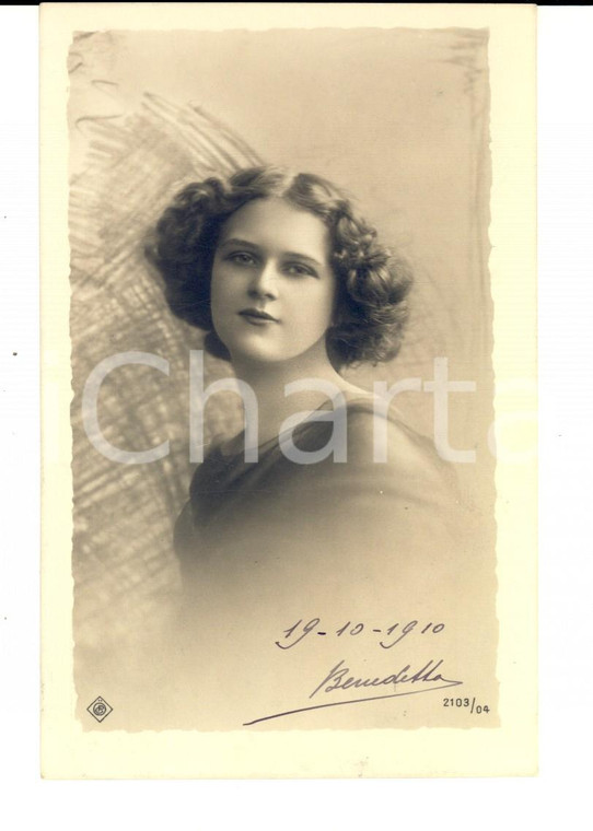 1910 COSTUME Ritratto di giovane donna *Cartolina postale VINTAGE ing. BONELLI