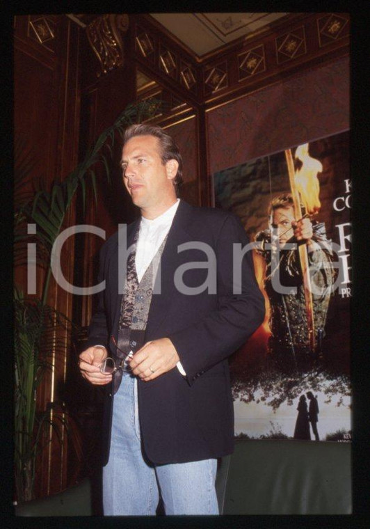 Kevin COSTNER - ITALIA 1991 Presentazione Robin Hood"*35 mm vintage slide (12)"