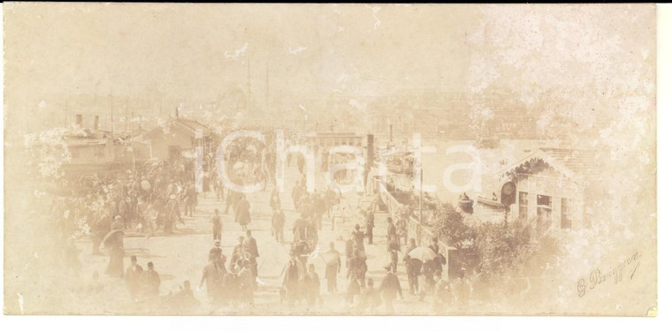 1900 ca ISTANBUL (TURKEY) Veduta di un molo affollato *Foto BERGGREN DANNEGGIATA