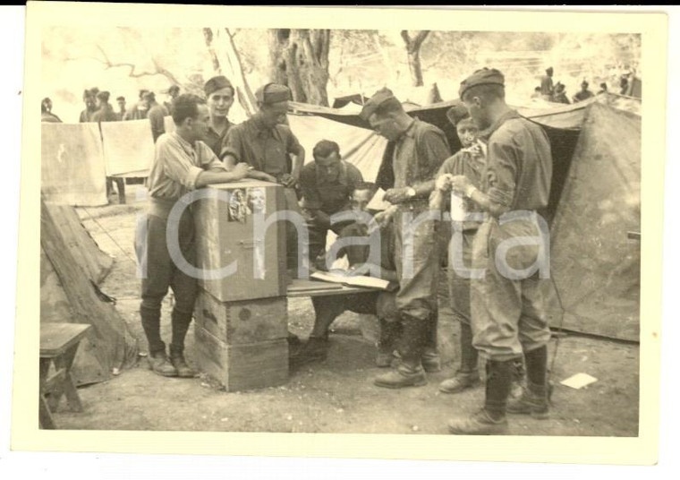 1940 ca WW2 Soldati in accampamento durante una pausa *Foto 10x7 cm