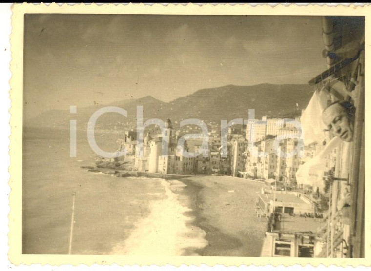 1950 ca CAMOGLI Veduta dall'alto con uomo affacciato *Foto CURIOSA 10x7
