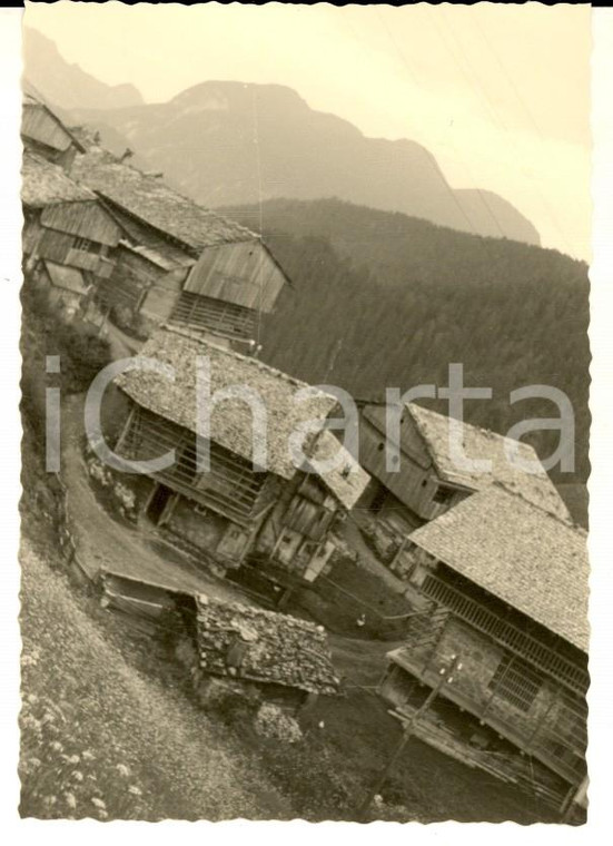 1960 ca SVIZZERA Un villaggio tradizionale sulle Alpi *Foto VINTAGE 7x10 cm