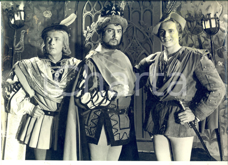 1960 ca CINEMA FRANCE Acteurs dans un film historique *Photo 29x23 cm