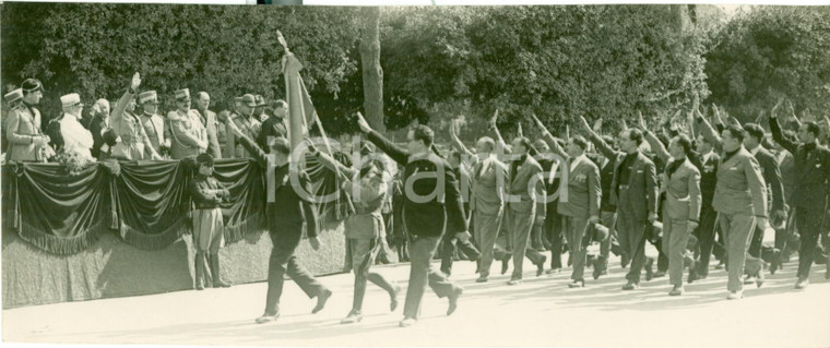 1929 ROMA Benito MUSSOLINI saluta combattenti alla Passeggiata Archeologica FOTO