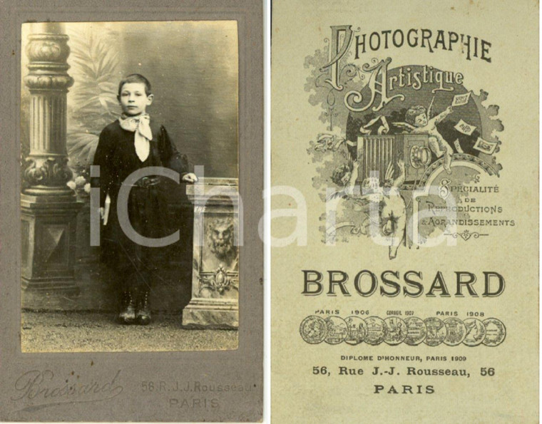1910 ca PARIGI (F) Ritratto di bambino con grembiule e quaderno *Foto BROSSARD