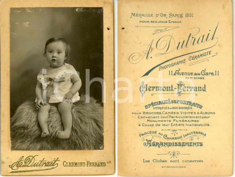 1900 ca CLERMONT-FERRAND (F) Bambina su pellicciotto *Foto DUTRAIT