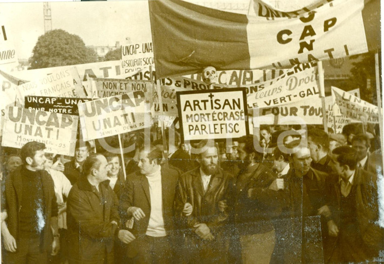 1969 PARIS Manifestation Commerçants et Artisans PARC DES PRINCES *Fotografia