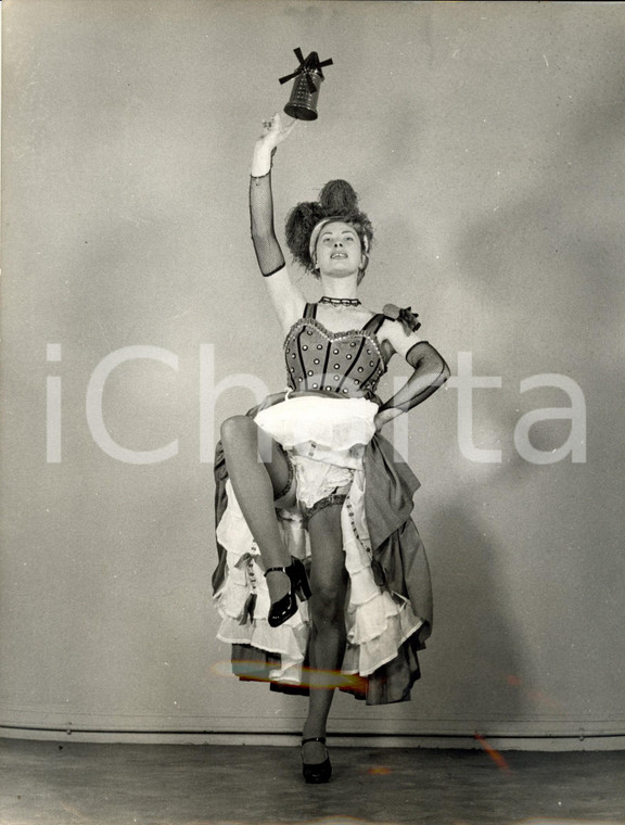 1950 ca PARIS (F) MOULIN ROUGE Ballerina Ginette TANGUY con abito da ballo *Foto