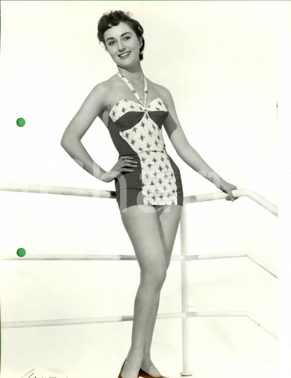 1960 ca MILANO MODA Modella in costume posa in set navale *Foto LUXARDO VINTAGE
