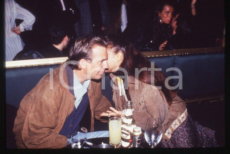 Kevin COSTNER Rosita CELENTANO - MILANO 1993 - Ritratto *35 mm vintage slide (9)