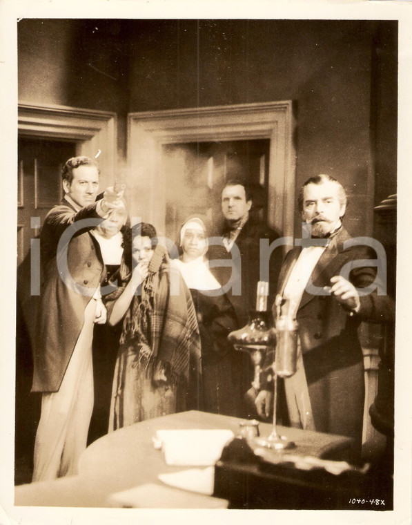 1938 FROU FROU Robert YOUNG in una scena del film di Richard THORPE *Photo