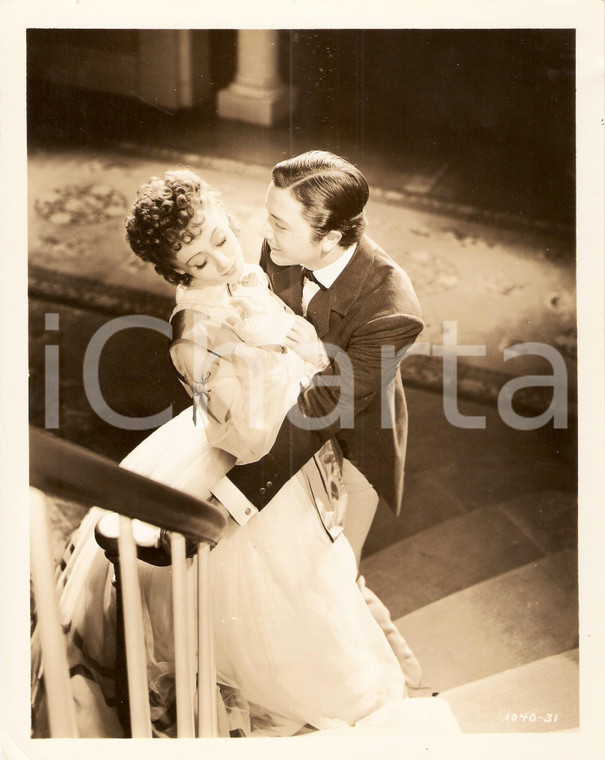 1938 FROU FROU Luise RAINER in una scena del film di Richard THORPE *Foto