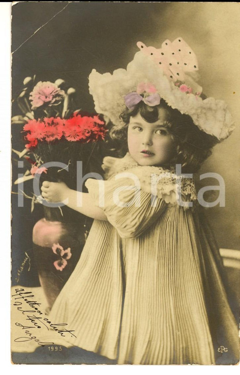 1905 ca COSTUMI Una romantica bambina in cappello floreale *Cartolina VINTAGE FP