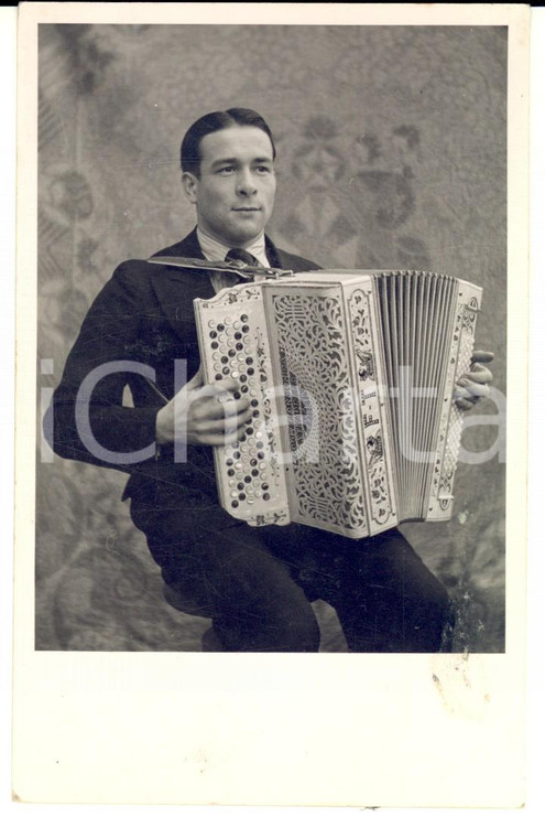 1920 ca STRADELLA (PV) Cooperativa L'ARMONICA - Musicista con fisarmonica *Foto