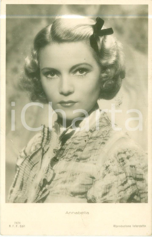 1935 ca CINEMA Attrice ANNABELLA con nastro tra i capelli *Cartolina DANNEGGIATA