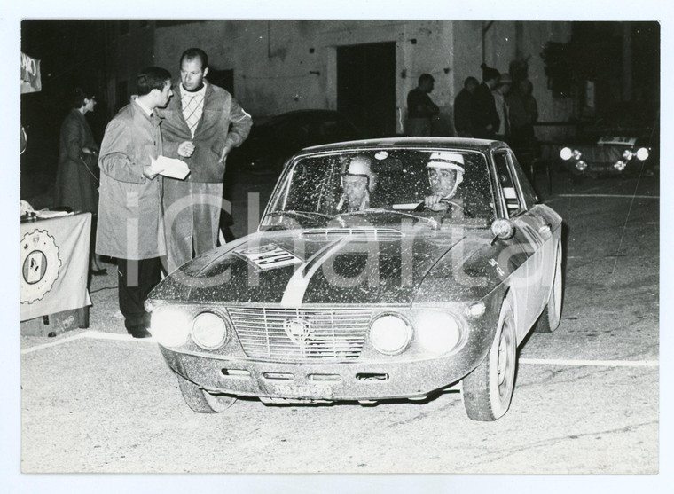 1965 ca RALLY Lancia Fulvia coupé coperta di fango dopo una gara Foto JOLLY CLUB