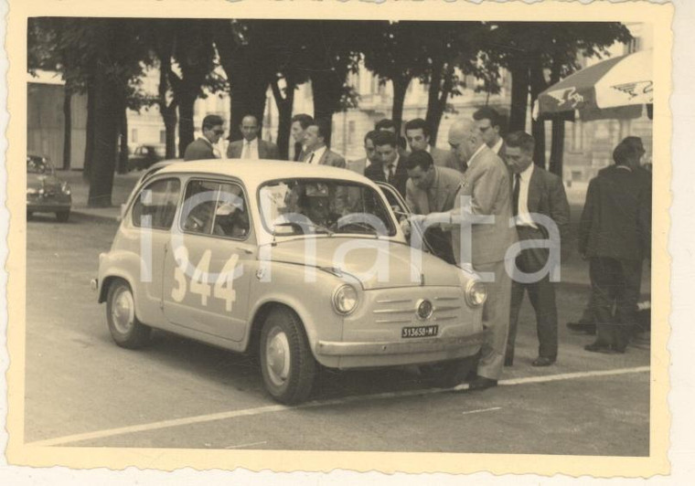 1960 ca RALLY Giudici controllano FIAT 600 MULTIPLA *Foto 10x7 cm 