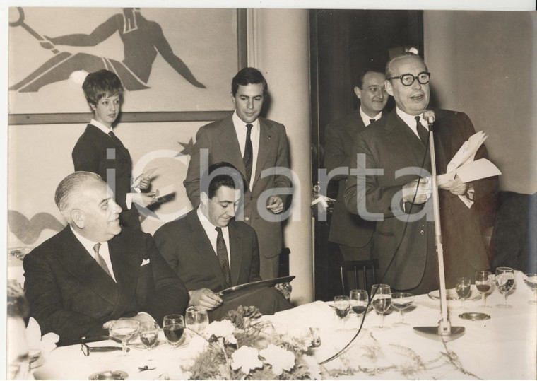 1963 TORINO Alfredo DELLA SETA durante la premiazione pilota dell'anno LANCIA