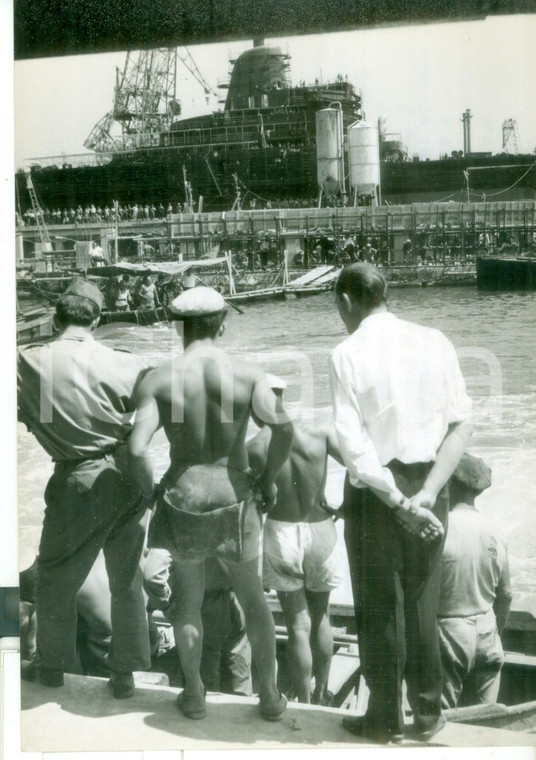 1961 GENOVA Operazioni salvataggio operai al CANTIERE ANSALDO di SESTRI - Foto