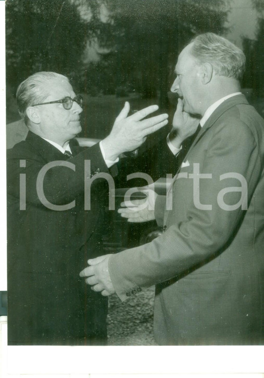 1954 BORGO VALSUGANA - Abbraccio tra Giovanni GRONCHI e Augusto DE GASPERI