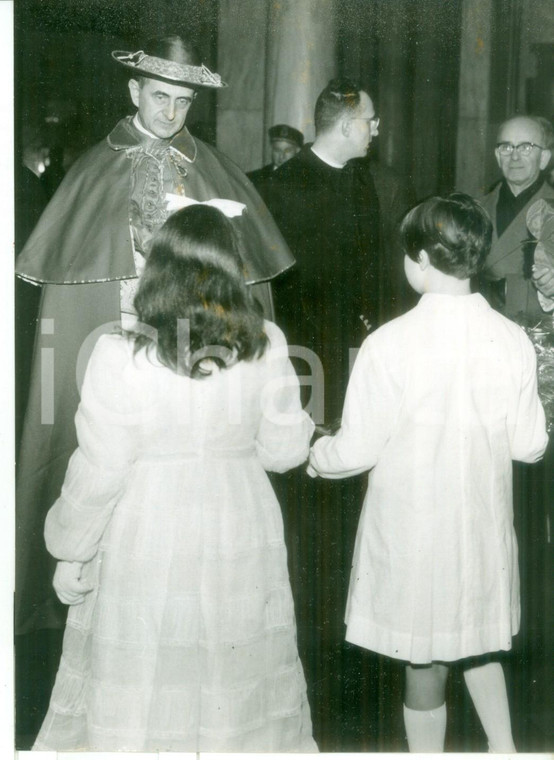 1958 MILANO Duomo - Card. Giovanni MONTINI riceve due bambini *Foto 13x18 cm