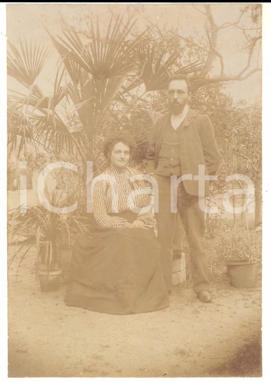 1900 ca ITALIA Ritratto di due coniugi nel loro giardino - Foto VINTAGE 10x15 cm