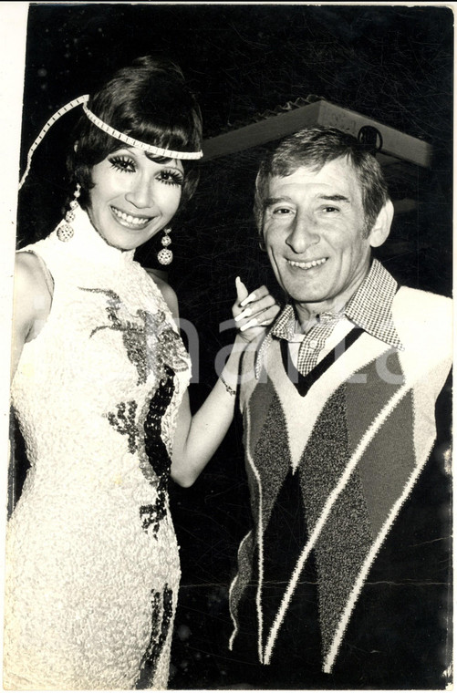 1970 ca COSTUME ITALIA Renato RASCEL e una collega al varietà *Foto DANNEGGIATA