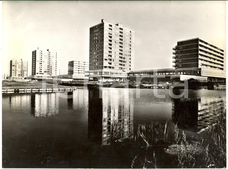 1975 ca AMSTERDAM Veduta di un quartiere di periferia - Foto artistica 23x17 cm