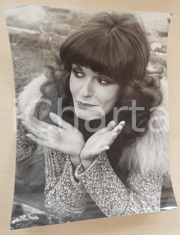 1970 ca COSTUME ITALIA Ritratto della cantante Mita MEDICI (3) Foto 27x36 cm