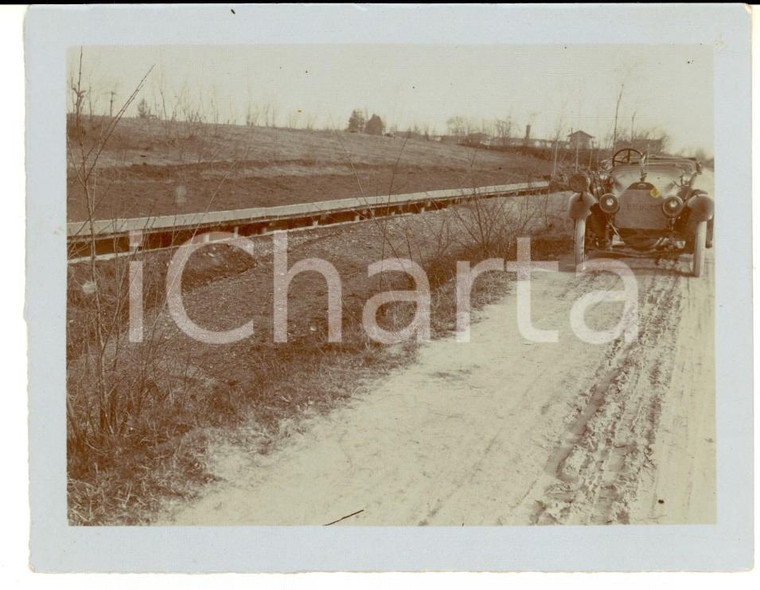 1916 WW1 ZONA DI GUERRA Automobile in marcia presso una trincea - Foto 12x9