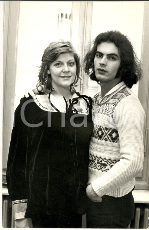 1975 ca COSTUME Ritratto del cantante DONATELLO con la moglie incinta (3) *Foto 