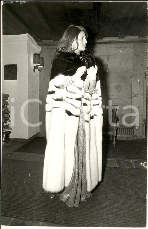 1970 ca COSTUME Principessa Soraya di Persia a un evento di gala (4) Foto 20x30