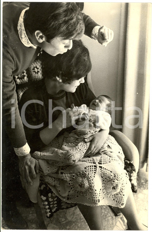 1970 ca COSTUME Tony DEL MONACO con moglie e figlio neonato (2) Foto 20x30 cm