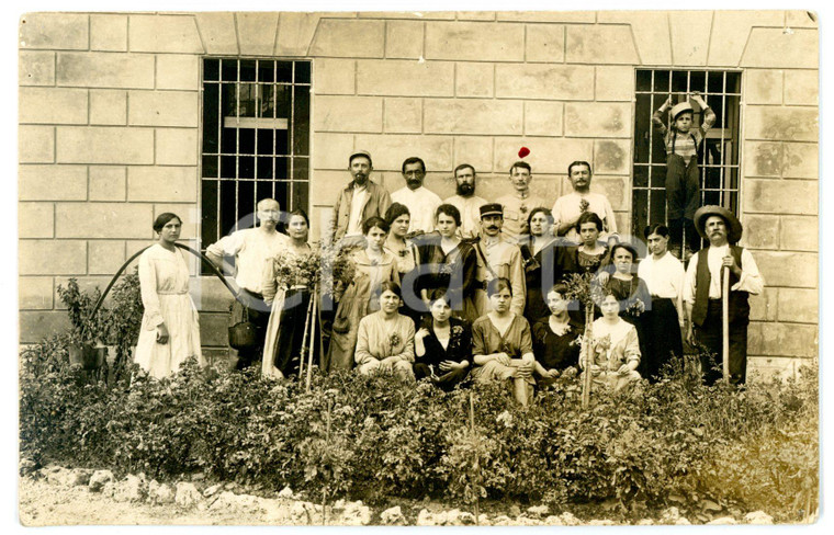 1918 AREA LOMBARDA Villa Cattaneo - Ritratto di famiglia in cortile - Foto 14x9