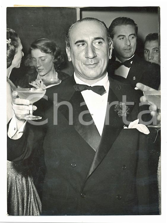 1954 MILANO Remigio PAONE durante un cocktail party *Foto 13x18 cm