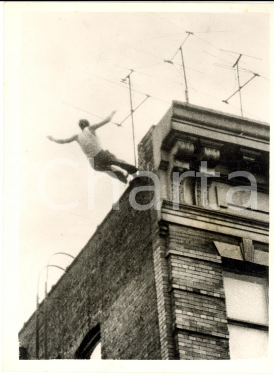 1953 NEW YORK BROADWAY Killer Joseph DURA leaping off a roof *Photo 15x20 cm