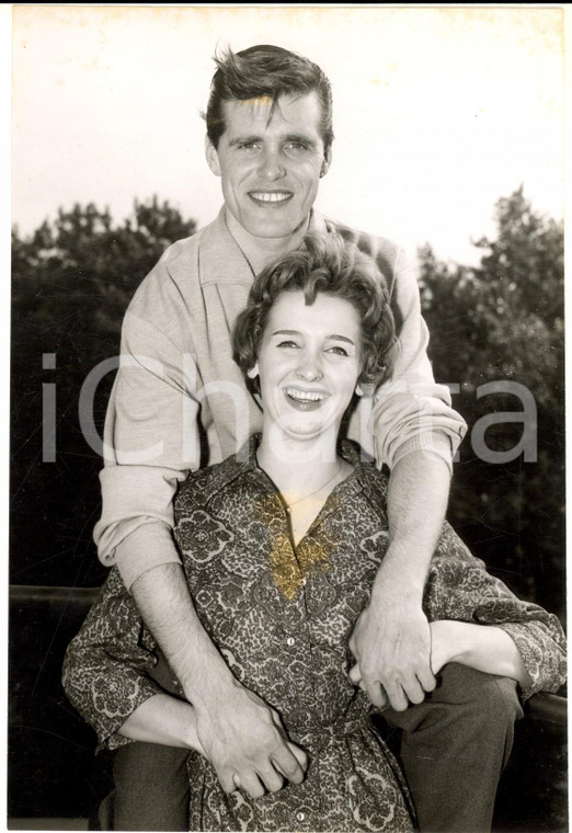 1959 LONDON Singer Ronnie CARROLL engaged to Millicent MARTIN *Photo 15x20 cm