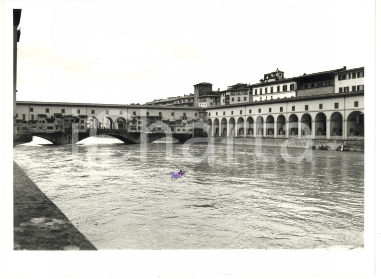 1990 ca FIRENZE Ponte Vecchio - Arno in piena - Foto VINTAGE 24x18