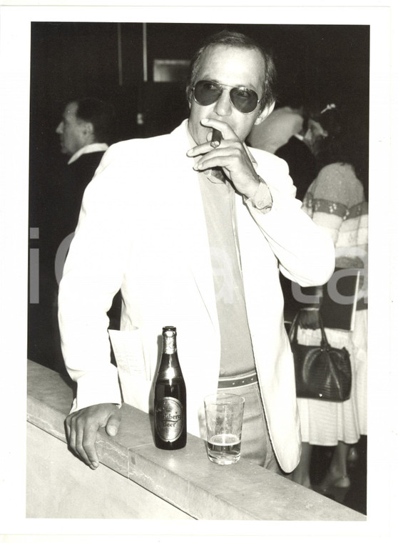 1984 VENEZIA - CINEMA Ben GAZZARA beve una birra Carlsberg *Foto 18x24 cm