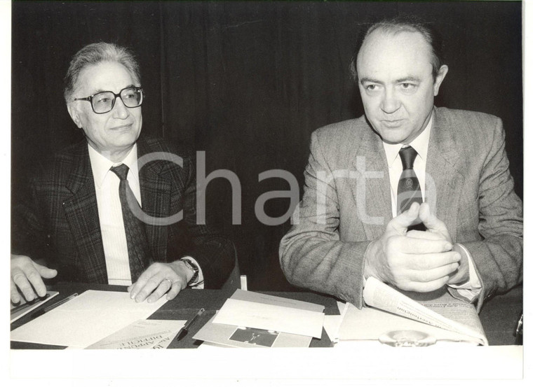  1985 ca MILANO Piero SCHLESINGER con Gianni ZANDANO durante conferenza *Foto 