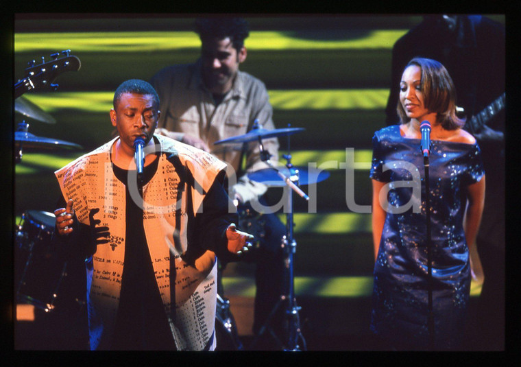 35mm vintage slide* 2000 SANREMO Youssou N'DOUR sul palco del Teatro Ariston (1)