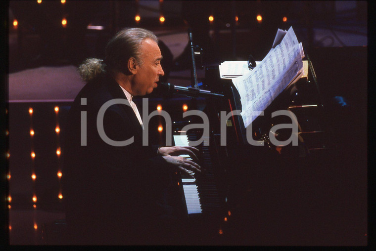 35mm vintage slide* 1996 SANREMO Umberto BINDI sul palco del Teatro Ariston (5)