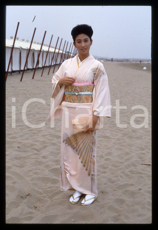 35mm vintage slide* 1985 LIDO DI VENEZIA Azusa MANO Ritratto in kimono (3)