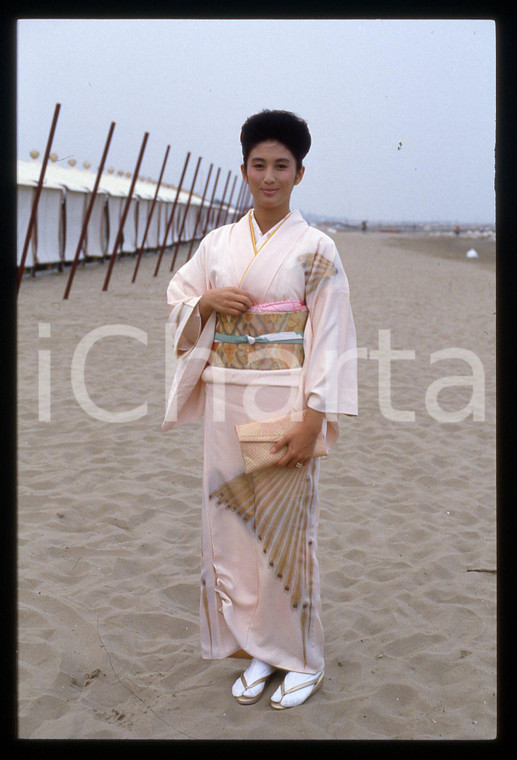 35mm vintage slide* 1985 LIDO DI VENEZIA Azusa MANO Ritratto in kimono (4)