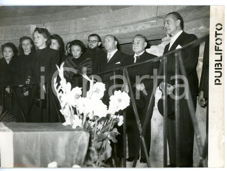 1954 ROMA Shigeru YOSHIDA e Mario SCELBA rendono omaggio ad Alcide DE GASPERI
