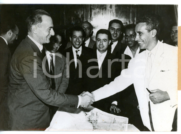 1958 RABAT Enrico MATTEI e Abderrahim BOUABID firmano accordo petrolifero