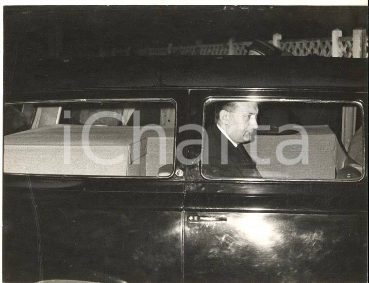 1960 GOLFE-JUAN (F) Arrivo della salma di Aly AGA KHAN - Fotografia 24x18 cm