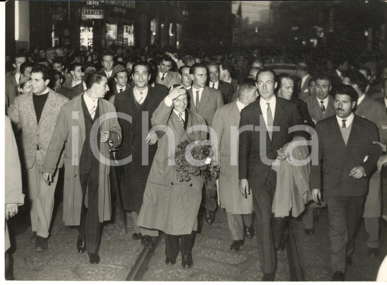 1954 MILANO Festeggiamenti per gli alpinisti reduci da spedizione al K2 *Foto